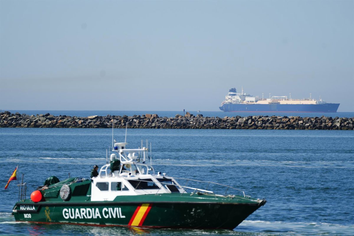 Narcolanchas permanecen en el puerto de Barbate (Cádiz) bajo la vigilancia de la Guardia Civil