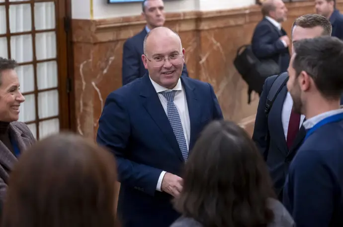 El PP solicita a Cerdán que devuelva el dinero de sus comisiones y aclare su papel en el caso.