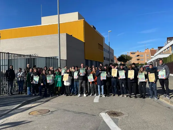 El profesorado del IES Martina Bescós llama a una huelga de tres días por la falta de recursos