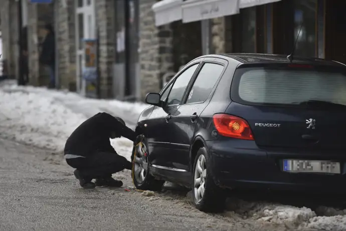 El uso de cadenas es necesario para transitar por tres carreteras en el Pirineo aragonés