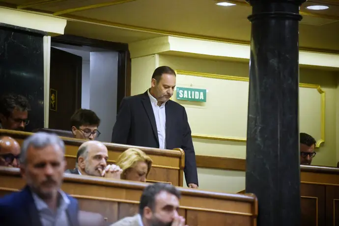El Congreso inicia el proceso para suspender a Ábalos como diputado, Feijóo convoca una