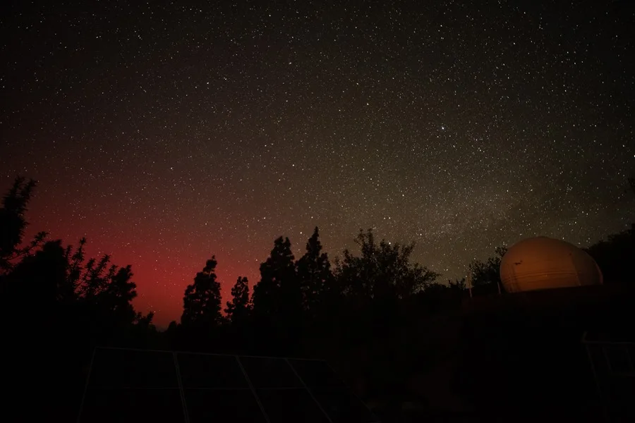 Tormenta solar intensa afecta hoy el campo magnético terrestre; el telescopio de treinta metros se
