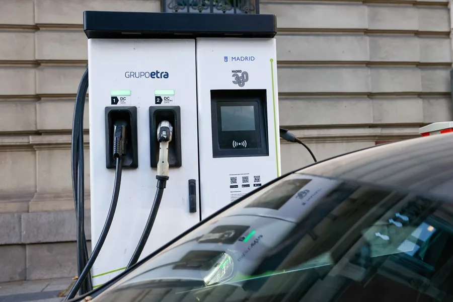 Los vehículos eléctricos ofrecen seguridad similar para los peatones en comparación con los