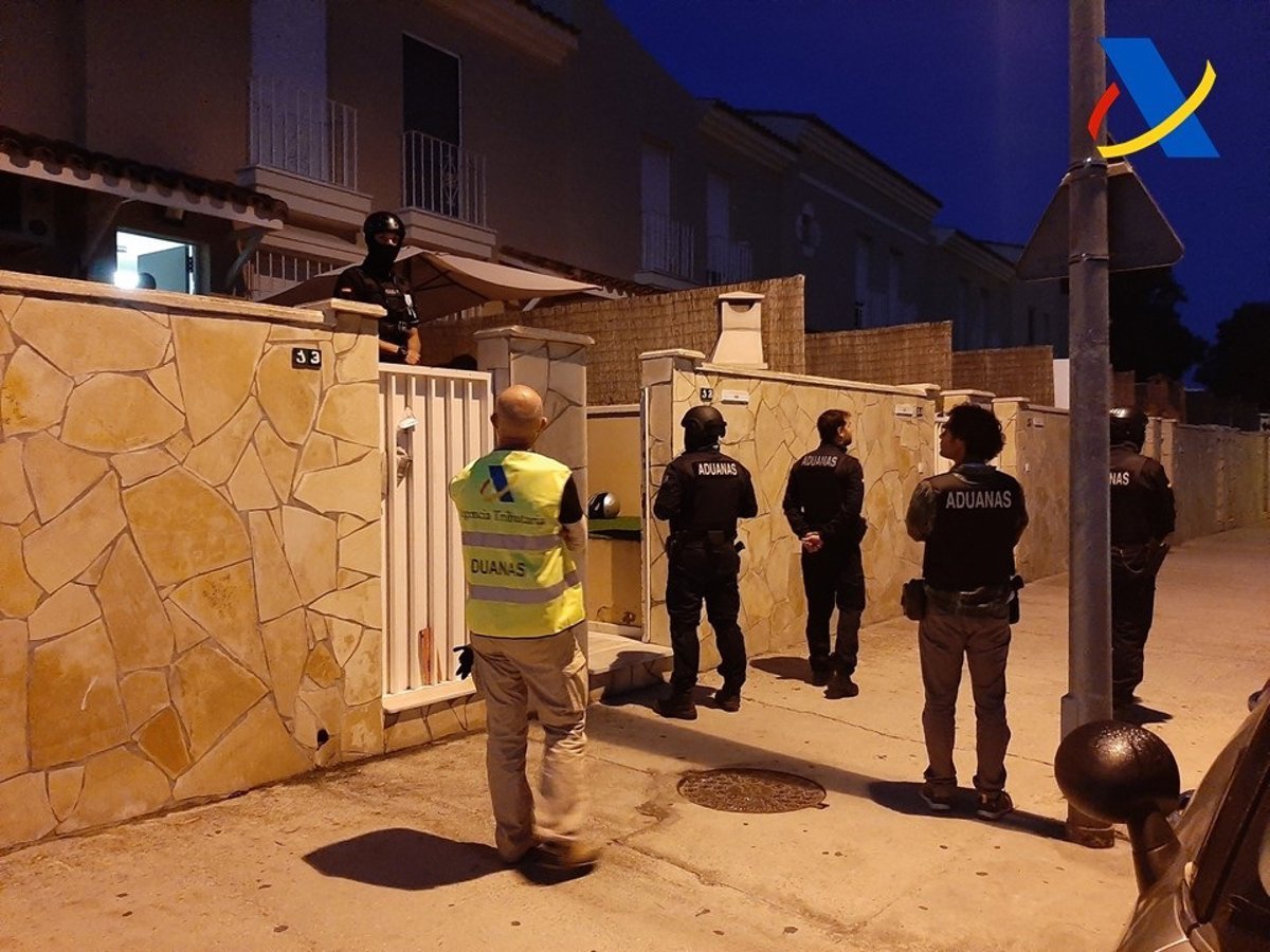 Detenidas 25 personas de una red criminal por blanquear millones de euros del narcotráfico