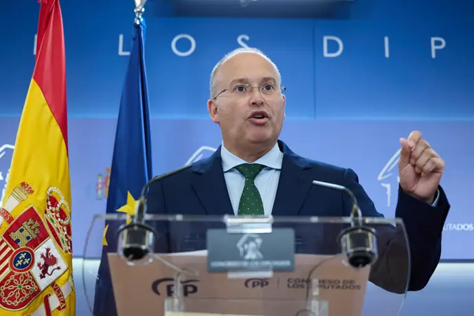 Tellado afirma que el Gobierno debería renunciar tras la «sentencia histórica» del TS sobre Robles