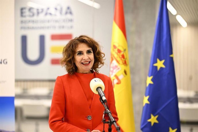 Montero valora el acuerdo logrado para Andalucía y España que permitirá a los pescadores faenar