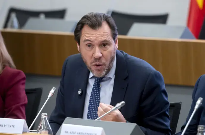 Óscar Puente pregunta a Yolanda Díaz sobre la inclusión de ministros de Sumar en la