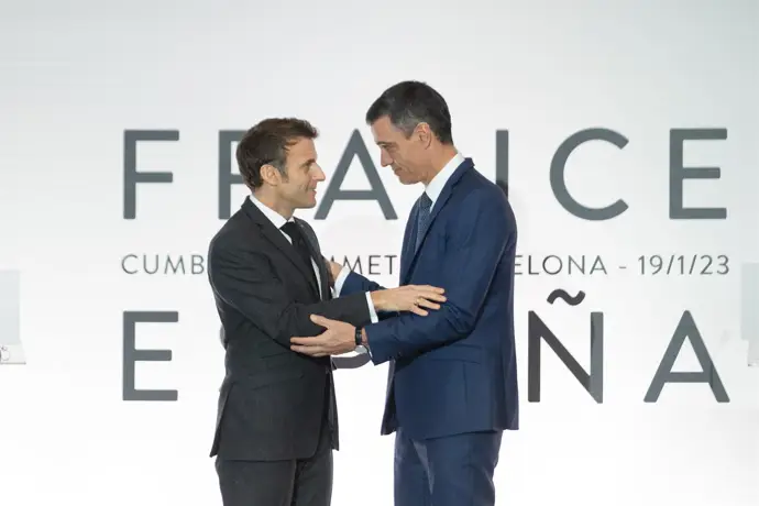El Gobierno explora opciones para preservar el Tratado de Amistad con Francia tras el rechazo del