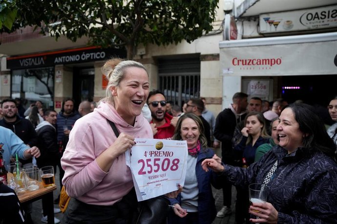 El Sorteo de Navidad reparte 82,5 millones en Andalucía y vende décimos del ‘Gordo’ en Marbella