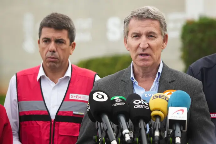 Feijóo entrega a la jueza sus mensajes con Mazón del día de la dana y solicita declarar el 9 de
