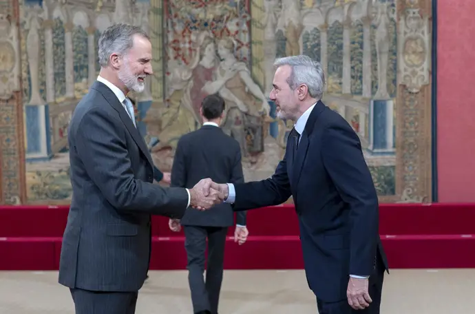 Azcón elogia el discurso del Rey Felipe VI como un «brillante y acertado» mensaje por la