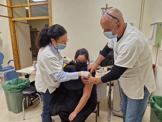 La incidencia de gripe en Aragón disminuye, pero aún se mantiene por encima del umbral epidémico