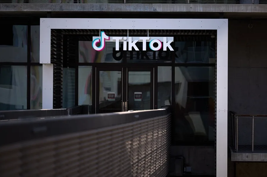La Comisión Europea aprueba las medidas de transparencia de TikTok para cumplir con la ley digital La Comisión Europea aprueba las medidas de transparencia de TikTok para cumplir con la ley digital