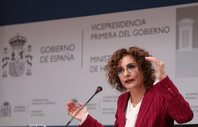 Hacienda analiza establecer un límite al dumping fiscal de las comunidades autónomas en su