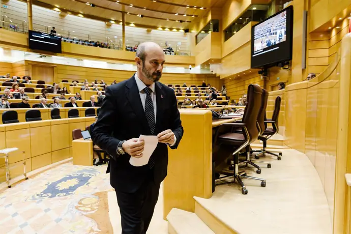 El Senado destina más de 65.000 euros en nuevos teléfonos para su personal. La expareja de Koldo