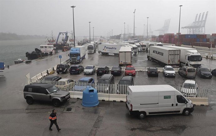 El puerto de Algeciras reanuda sus conexiones marítimas, mientras que las de Tarifa siguen