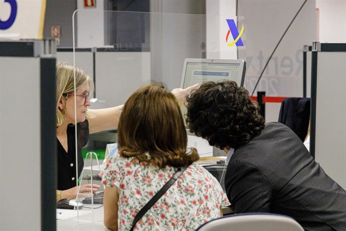 Alrededor de 15.000 funcionarios en Andalucía se beneficiarán de la jornada de 35 horas semanales