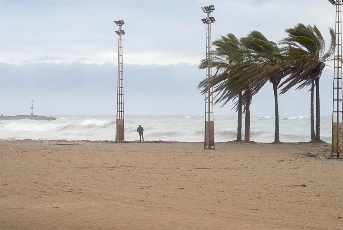 Aviso naranja por viento y fenómenos costeros en Almería y Granada, amarilla por viento en Jaén