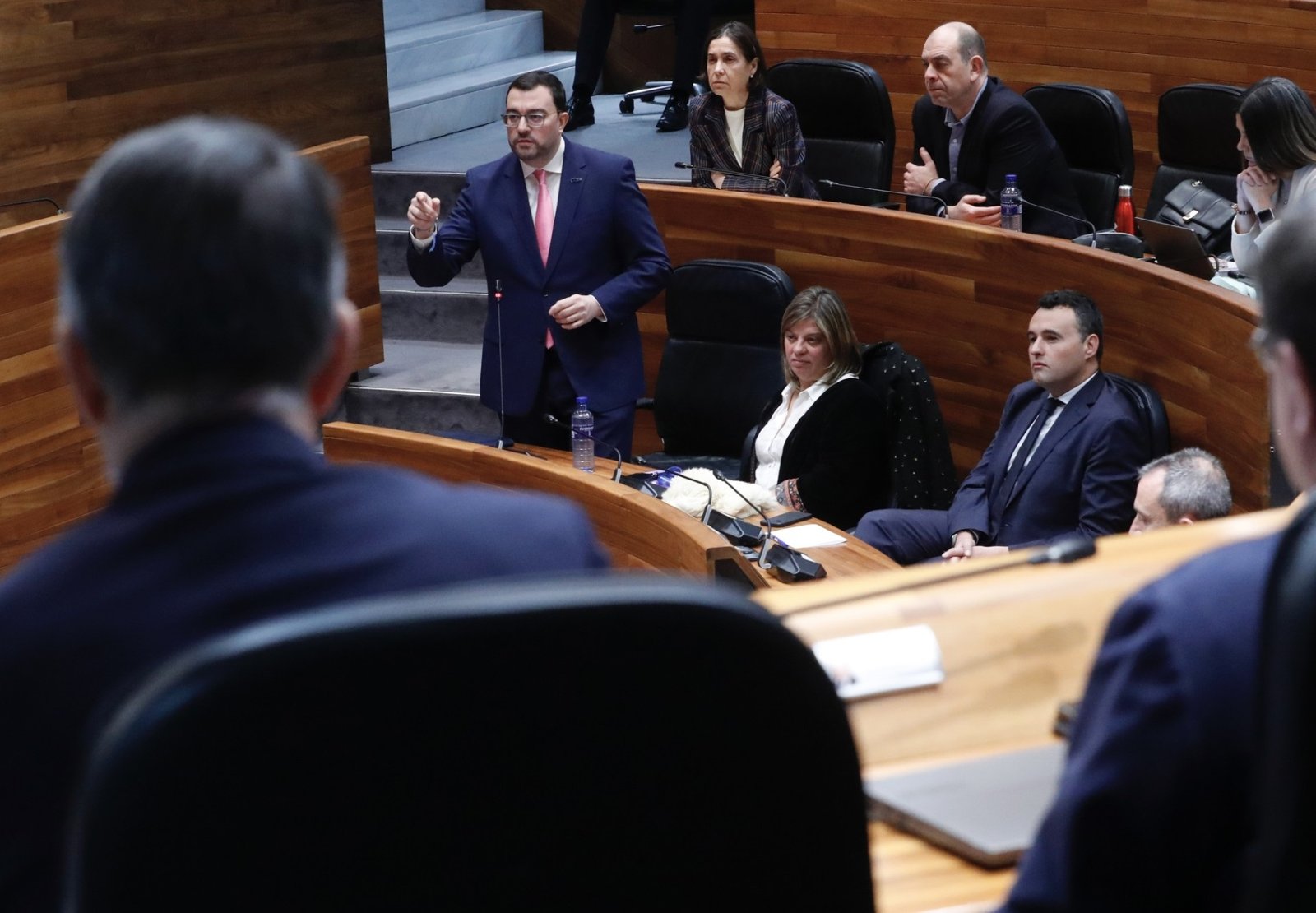 Barbón pide la completa implementación del plan de mejoras en cercanías para resolver una deuda