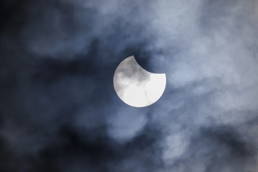 Se podrá observar un eclipse parcial de sol el martes en diversas regiones de Suramérica.