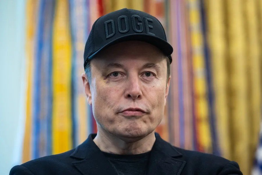 Elon Musk promovió contenido sexual en su IA para atraer usuarios, según el Washington Post.