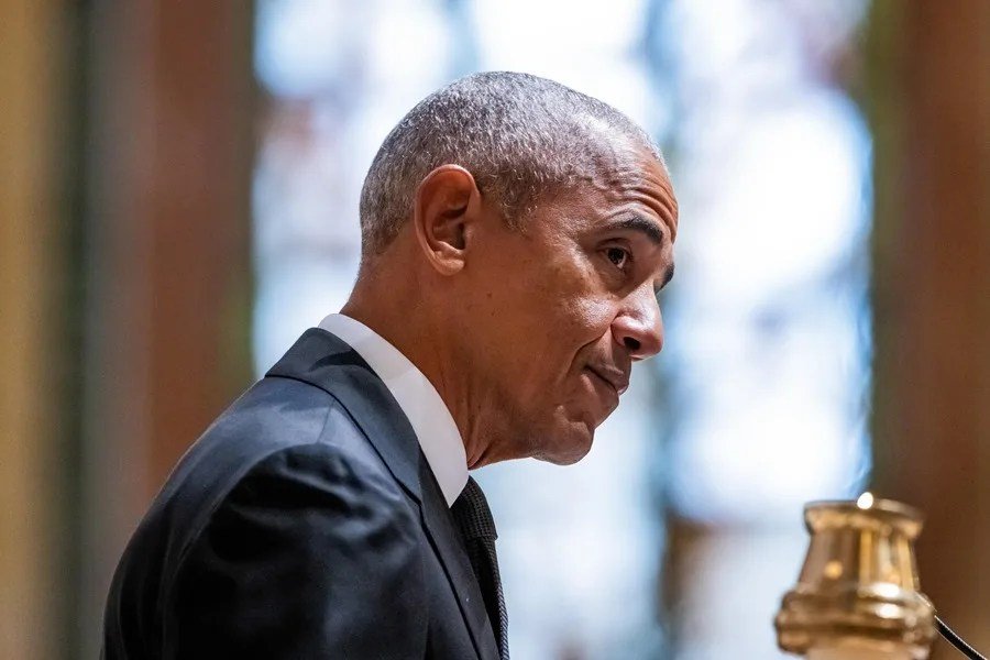 Barack Obama afirma que los extraterrestres existen, aunque él no los ha visto, mientras Keir