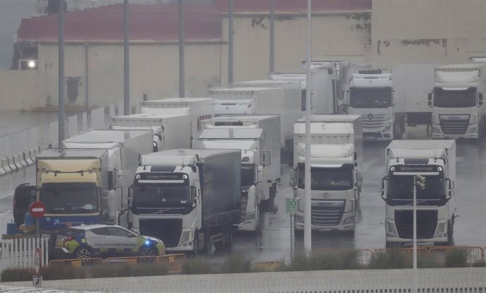 La autoridad portuaria restringe el acceso de camiones al puerto de Algeciras hacia Tánger Med por
