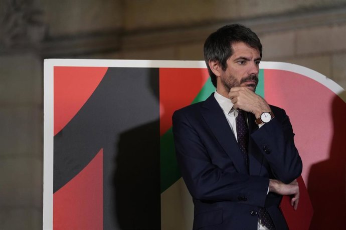 El ministro de Cultura, Ernest Urtasun, durante la recepci&oacute;n de los artistas que participan en el concierto ManifestxPalestina, a 27 de enero de 2026, en Barcelona, Catalu&ntilde;a (Espa&ntilde;a). Los beneficios de este concierto se destinar&aacute;n a apoyar a diferentes es