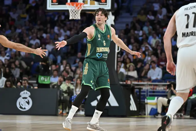 El Real Madrid pierde en Atenas en los últimos momentos del partido