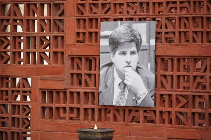 Archivo - Homenaje a Gregorio Ord&oacute;&ntilde;ez durante el primer pleno del a&ntilde;o en el Parlamento Vasco