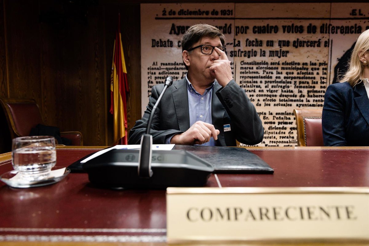 Salazar afirma que nadie del PSOE le solicitó dimitir y desmiente reproches de Pilar Alegría
