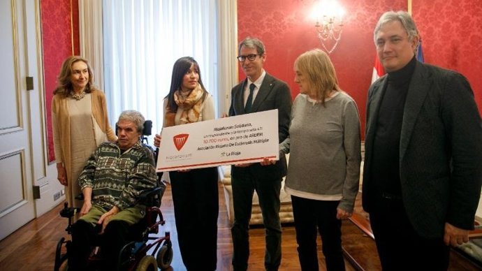 El presidente del Gobierno de La Rioja, Gonzalo Capell&aacute;n, junto a los consejeros de Cultura, Turismo, Deporte y Juventud, Jos&eacute; Luis P&eacute;rez Pastor, y de Salud y Pol&iacute;ticas Sociales, Mar&iacute;a Mart&iacute;n, entregar&aacute; la cantidad de Riojaforum Solidario