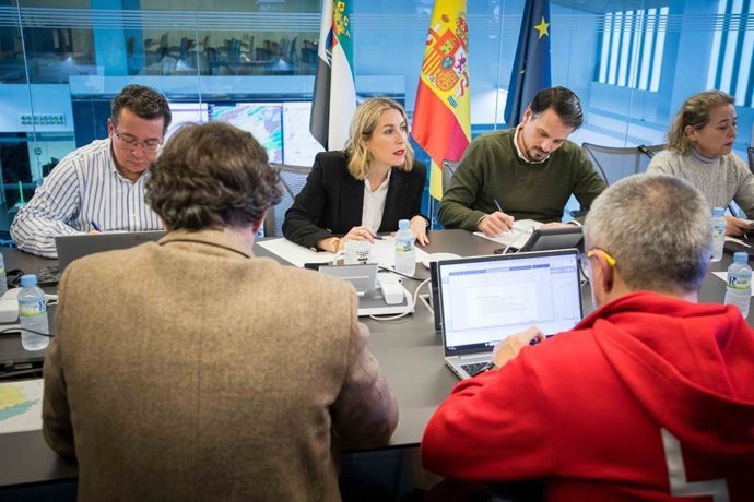 La presidenta de la Junta de Extremadura en funciones, Mar&iacute;a Guardiola, preside el CECOP convocado por las fuertes lluvias en la regi&oacute;n