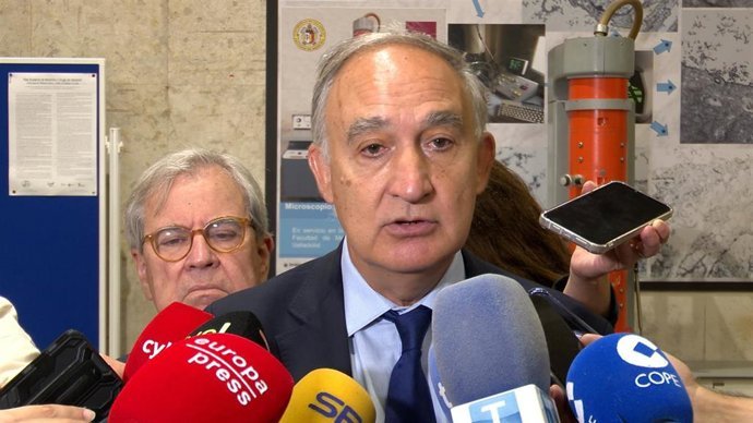 Archivo - El rector de la Universidad de Valladolid, Antonio Largo, en una imagen de archivo.