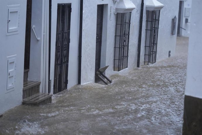 La población de Grazalema ha sido evacuada hacia Ronda debido al temporal en la zona