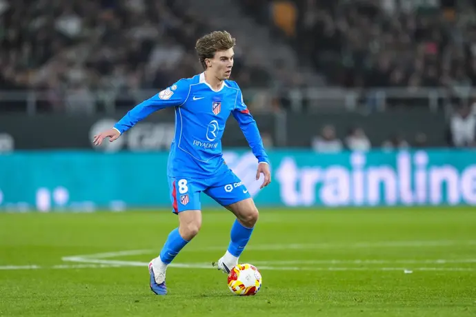 Pablo Barrios padece una lesión muscular en el muslo derecho que lo apartará de las canchas