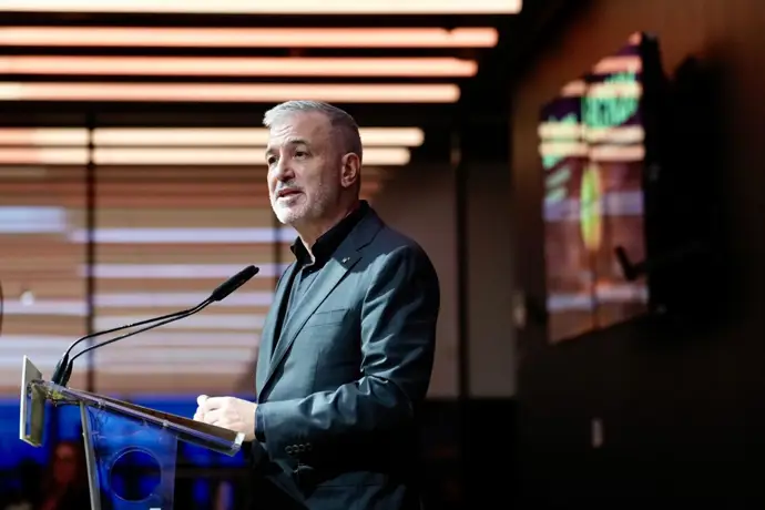 Collboni conmemora los 15 años del Llum BCN: "Ilumina el Poblenou para brillar en toda la ciudad