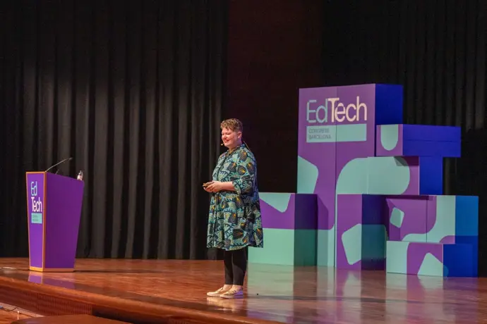 Ishmael, exresponsable educativo en EE. UU., respalda la regulación de redes sociales en España.