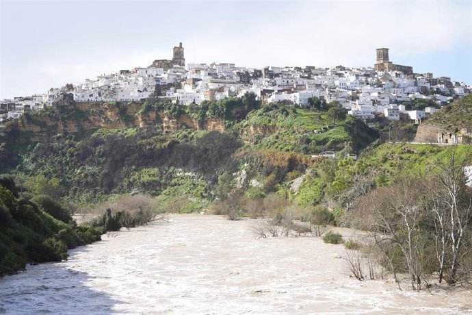 Arcos (Cádiz) vuelve a la normalidad con el regreso a casa de muchos de sus desalojados