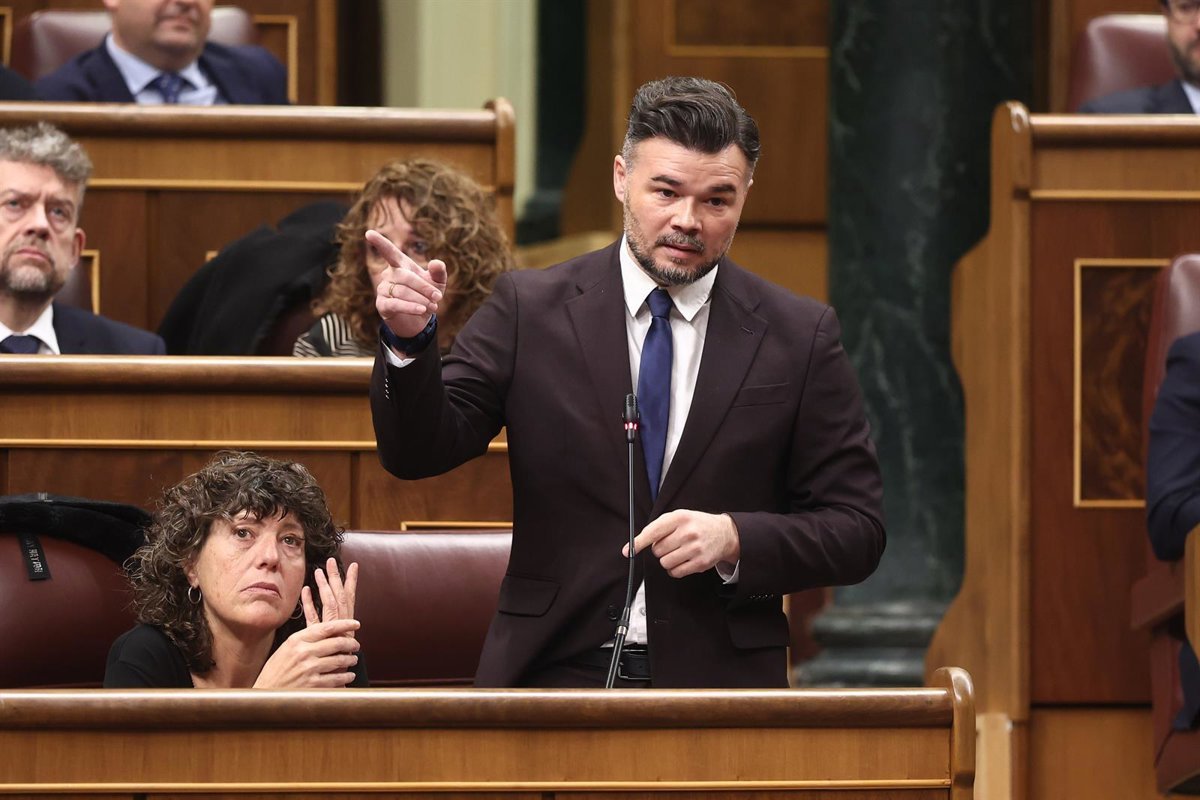 Rufián (ERC) aboga por un enfoque distinto ante PP y Vox: "Lo que se aproxima no se detiene con