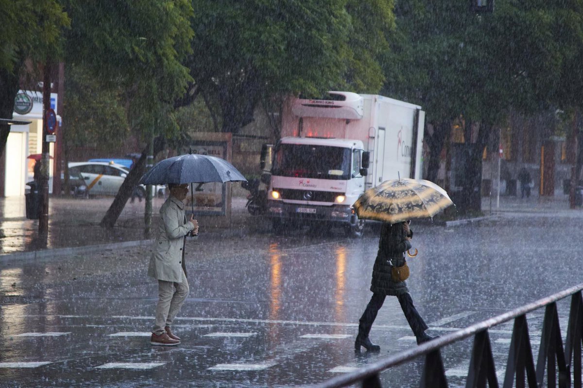 Andalucía prevé tres frentes con lluvias menos fuertes que las de la semana pasada y calma desde