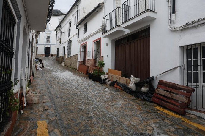 Los desalojados en Andalucía descienden a 4.879; evacuación en Santisteban (Jaén) por