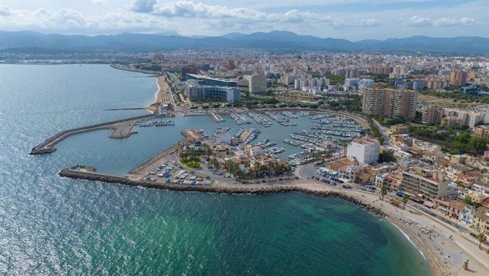 Archivo - Vista a&eacute;rea del Club N&aacute;utico de Portitxol en Palma.