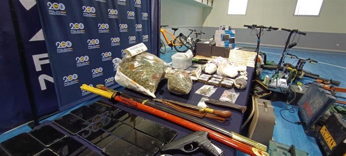 Efectos y droga intervenidos por la Polic&iacute;a Nacional y la Polic&iacute;a Local de Toledo en una operaci&oacute;n antidroga en el barrio del Pol&iacute;gono.