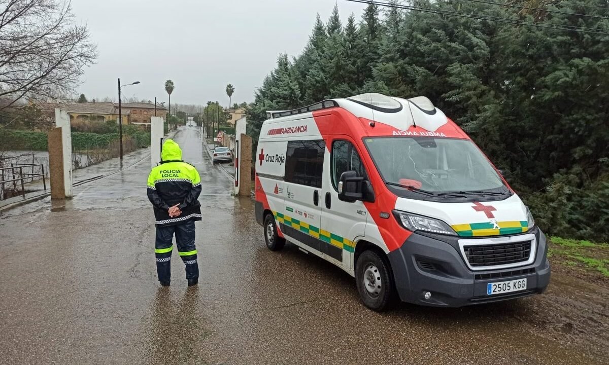 Desalojados de nuevo los residentes de La Isleta en Coria debido al incremento del caudal del