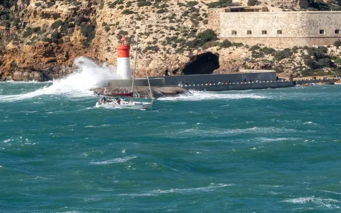 La Aemet revisa sus advertencias por viento y fenómenos costeros para este jueves