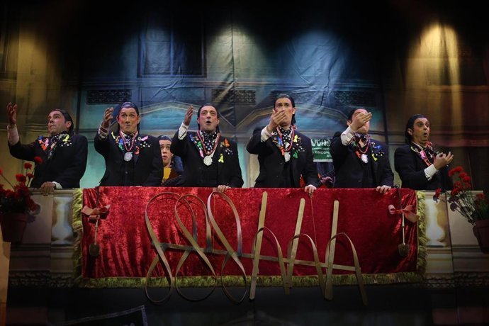 El silencio, la lucha, la resistencia y el carnaval se entrelazan en un festín de emociones