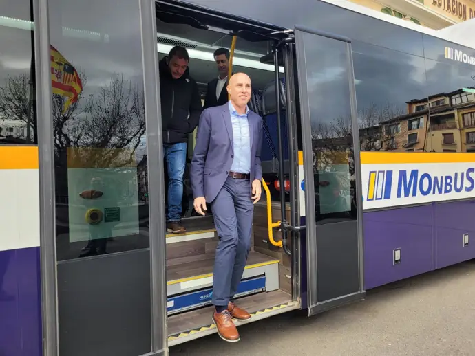 Las frecuencias diarias de autobús entre Graus y Aínsa se duplican con el nuevo lote en marcha
