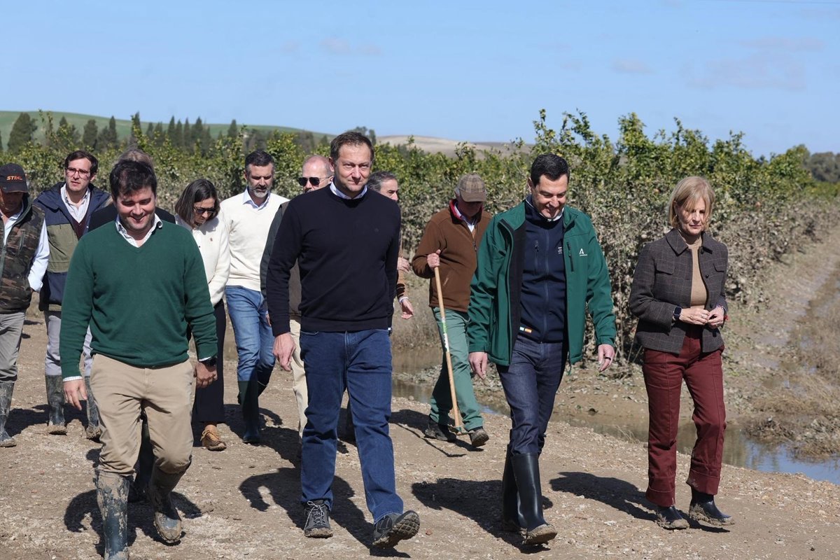 El comisario de Agricultura ofrece apoyo al campo andaluz tras daños que Moreno estima en 3.000 El comisario de Agricultura ofrece apoyo al campo andaluz tras daños que Moreno estima en 3.000