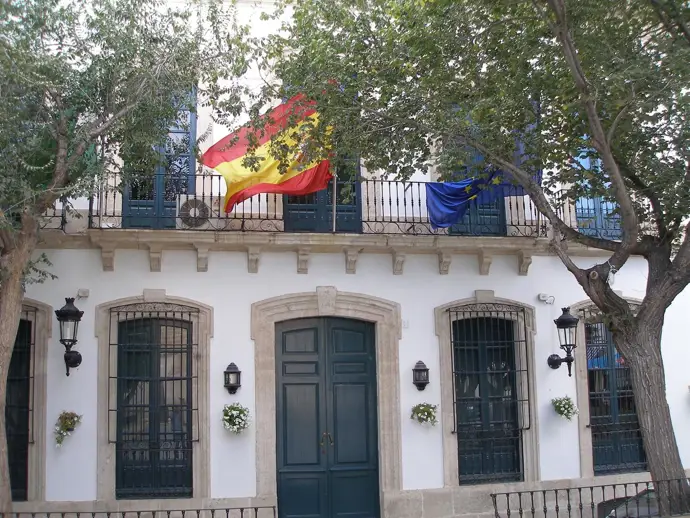 Níjar aprueba la restricción de acceso a dependencias municipales con burka o niqab por Vox y PP Níjar aprueba la restricción de acceso a dependencias municipales con burka o niqab por Vox y PP